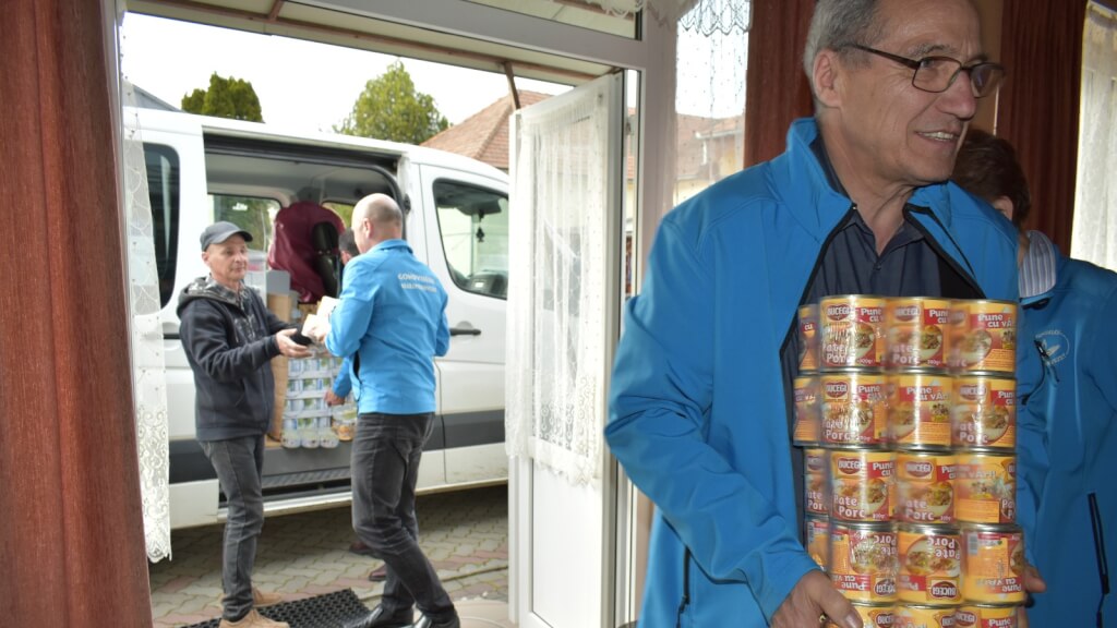 Hungarian Unitarian Church Bishop István Kovács helping unload the aid shipment