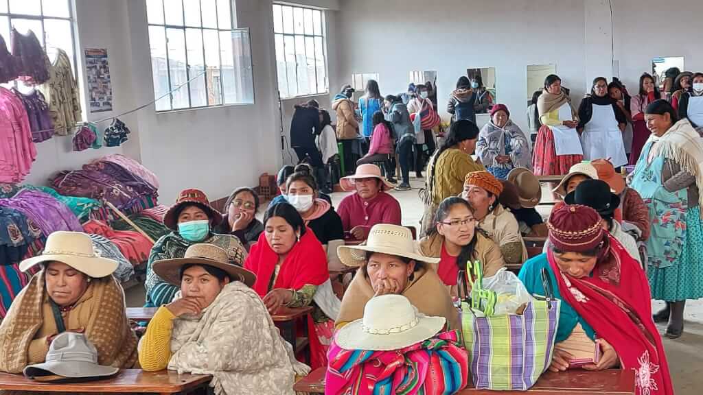 Group photo of women in Bolivia